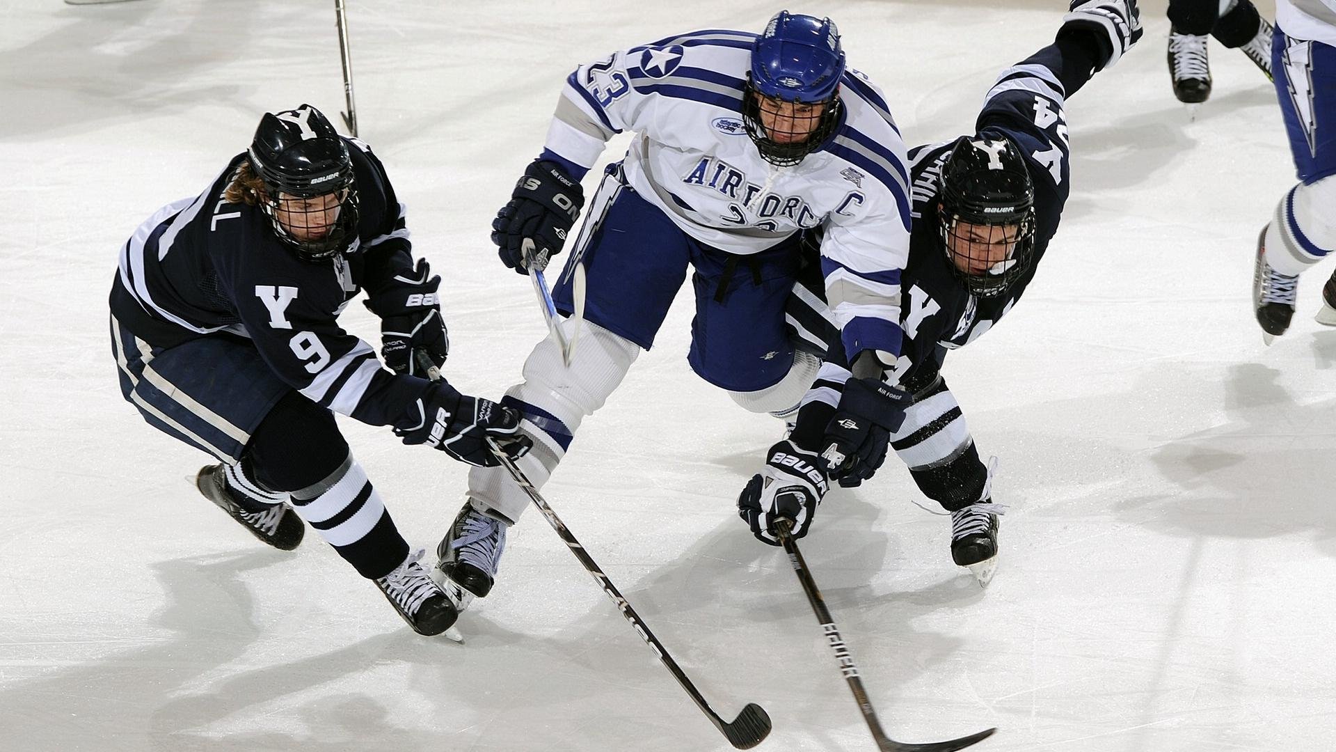 赛道与球场,F1揭幕战与开拓者封锁魔术的双重奏