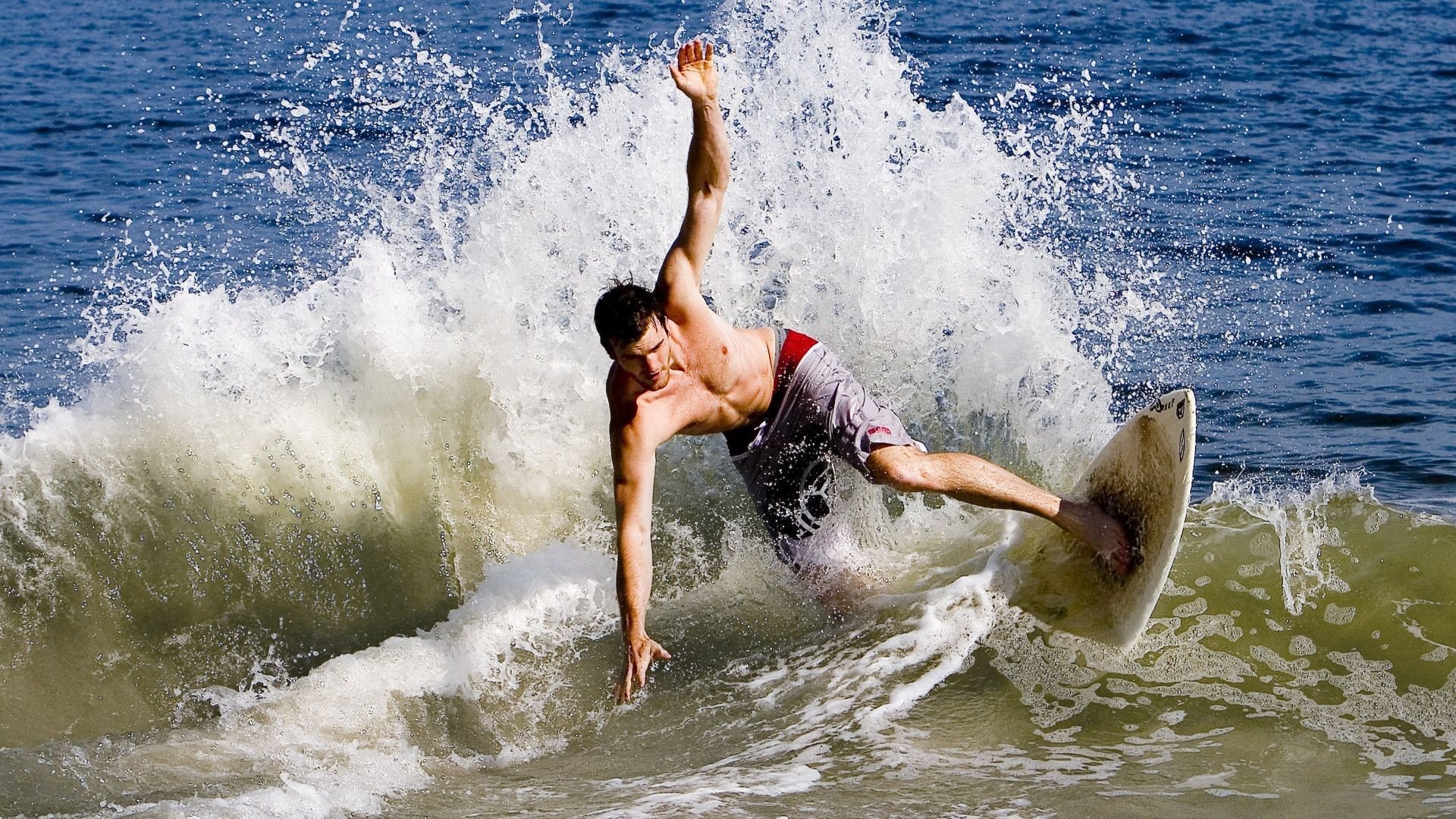 当安菲尔德遇见F1赛道,利物浦压哨绝杀与京多安的速度统治